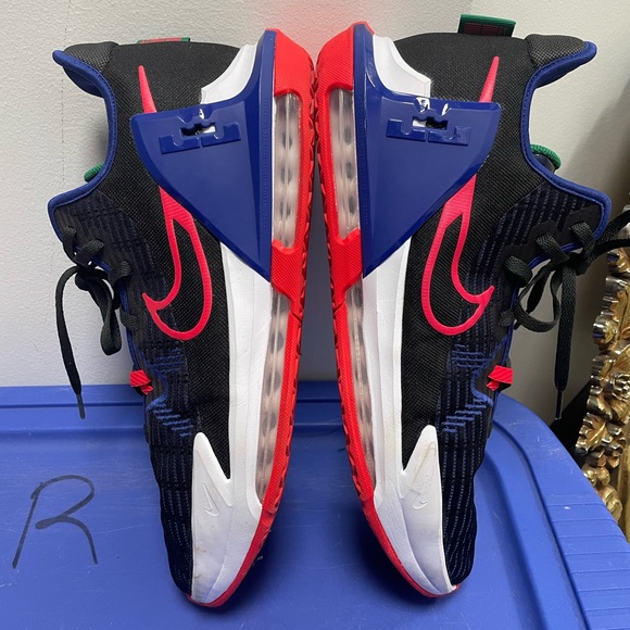 EUC Nike size 15 Lebron Witness VI Mens Basketball Trainers CZ4052 Sneakers - Picture 13 of 16